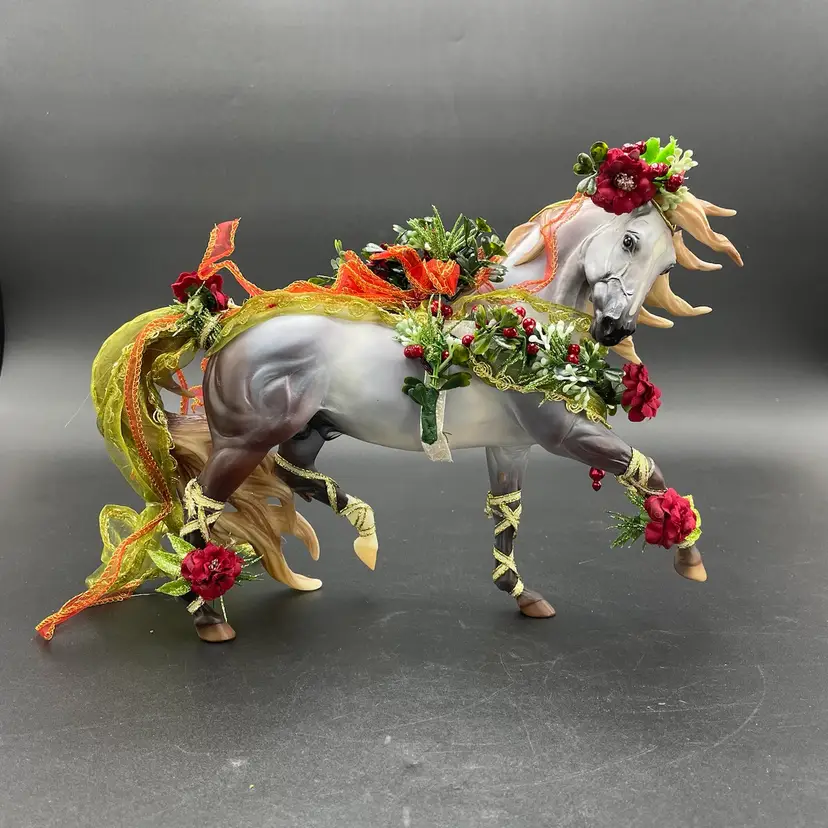 Breyer Bayberry And Roses #700117 Holiday Horse Christmas Esprit Mold Retired