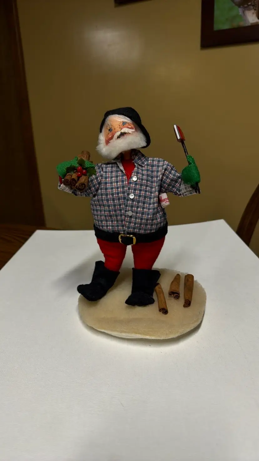 Annalee 9.5” Hearth & Home Santa with Axe & Cinnamon Stick Wood Pile 1997~#5046
