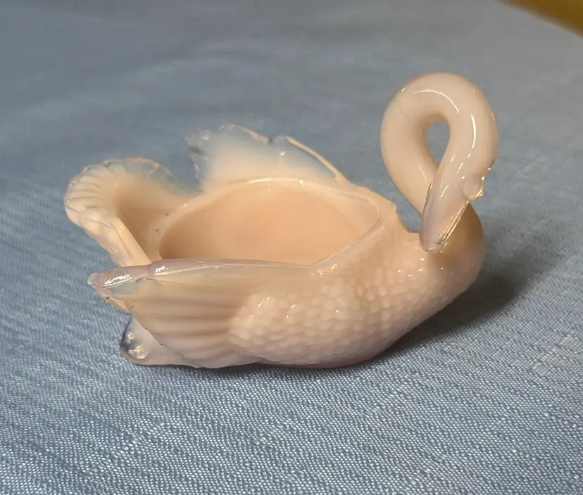 Cambridge Swan Salt Dip Crown Tuscan pink glass 3.5” Pale Pink Opalescent
