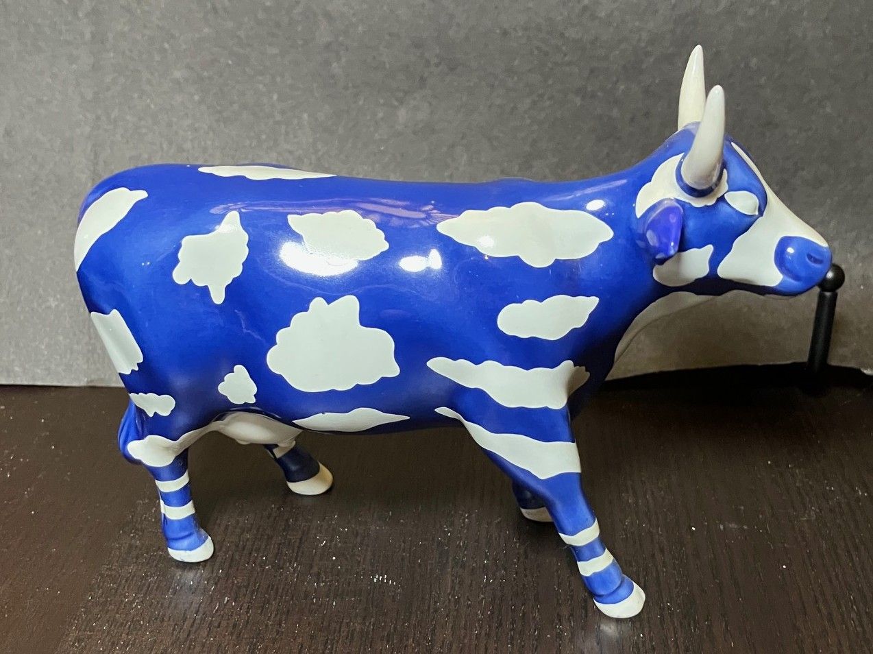 Niknax · VTG Cow Parade Figurine Sky Cow #9151 Holdings