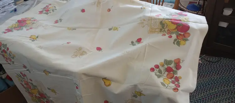 1950's Vintage linen tablecloth, country farmhouse style with summer fruit pattern