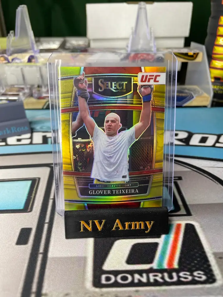 UFC- 2022 Panini Select True Gold Glover Teixeira /10