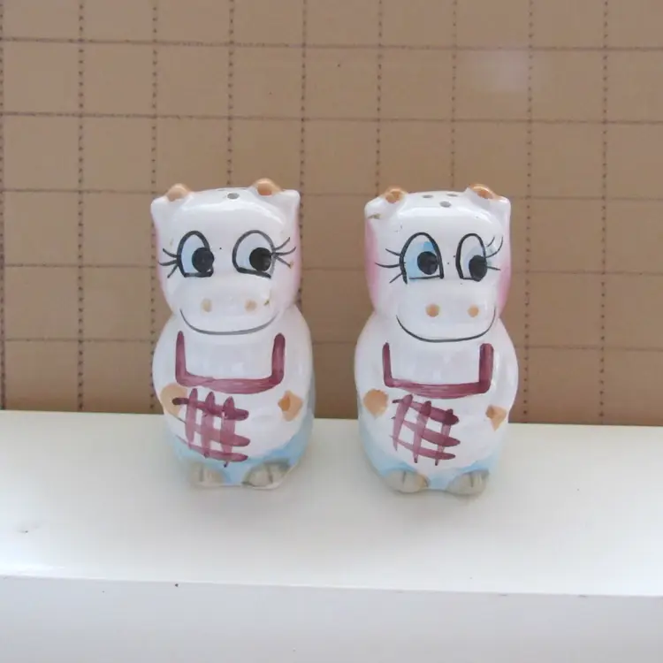 VTG Cows in Aprons S & Ps