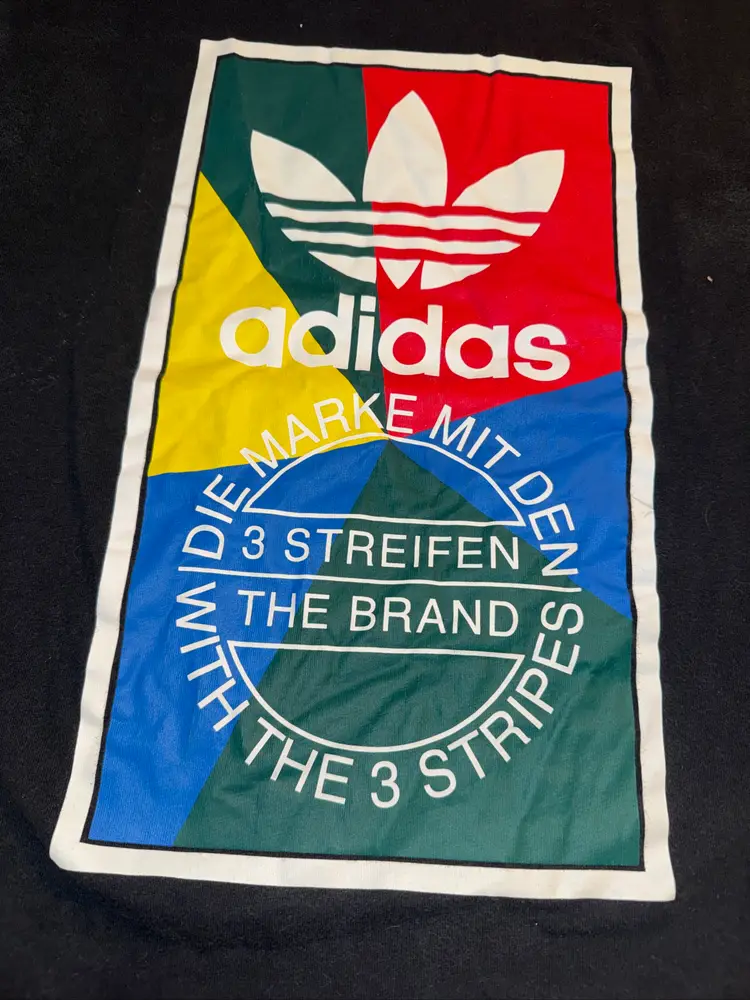 Adidas Men’s Large black die market mit den T-shirt used
