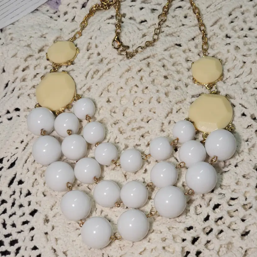 Beautiful lucite/acrylic beaded necklace