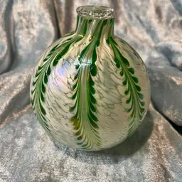 09. Beautiful Green And White Art Glass Oil Lamp, Needs Wick