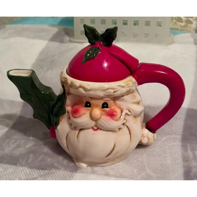 Tii Collections Santa Claus Kris Kringle Christmas Tea Pot With Holly