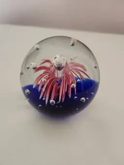 G16-Glass Paperweight Looks Like Fireworks