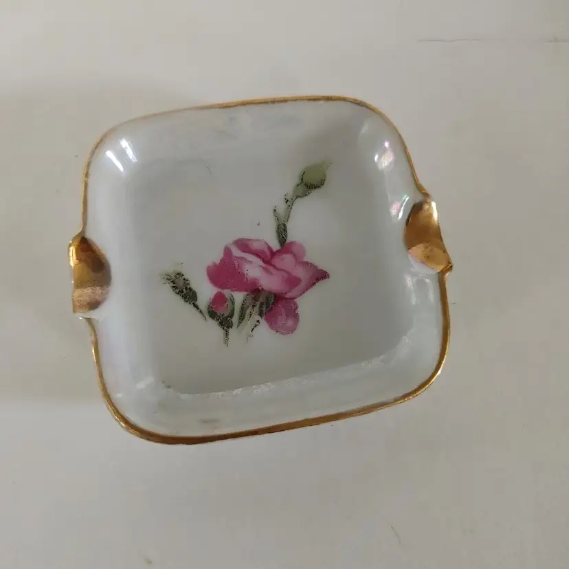 Royal Sealy mini Ash tray/tea bag holder/trinket dish. Made in Japan. 3 x 2.75