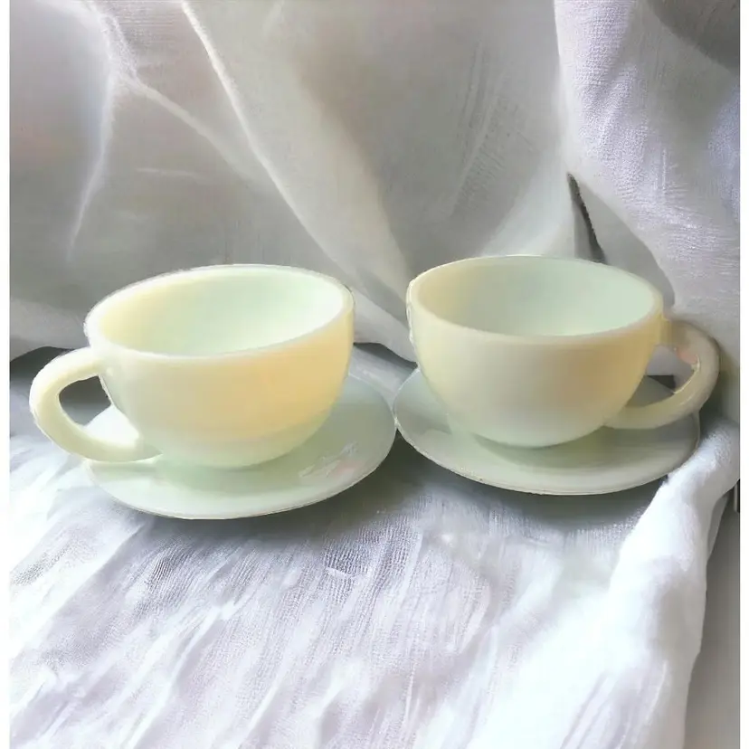 Gorgeous Opalescent Milk Glass Vtg Tea / Coffee Mugs Cup LG Size & Saucers