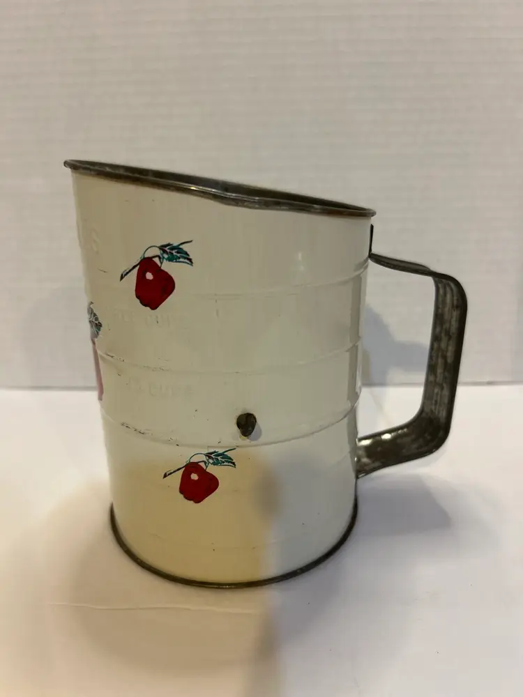 Bromwells Apple Flour Sifter