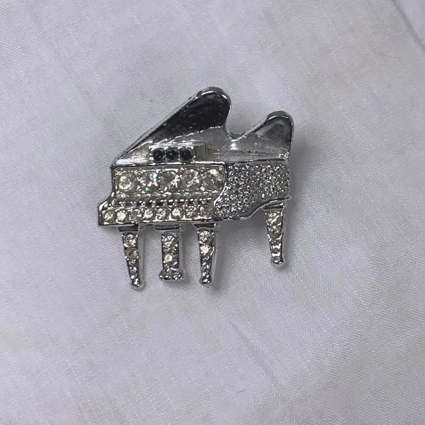 Rhinestone Baby Grand Piano Brooch Pin Figural Music Vintage Bling