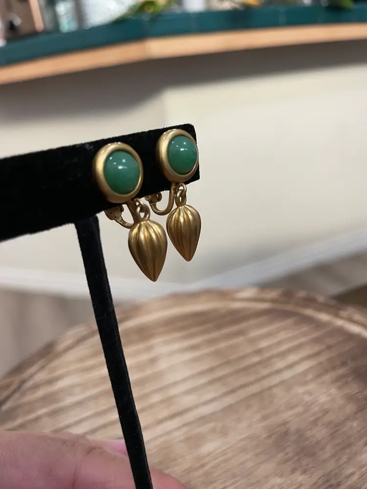 Avon Gold Tone With Green Cabochon Beads Clip On Earrings 