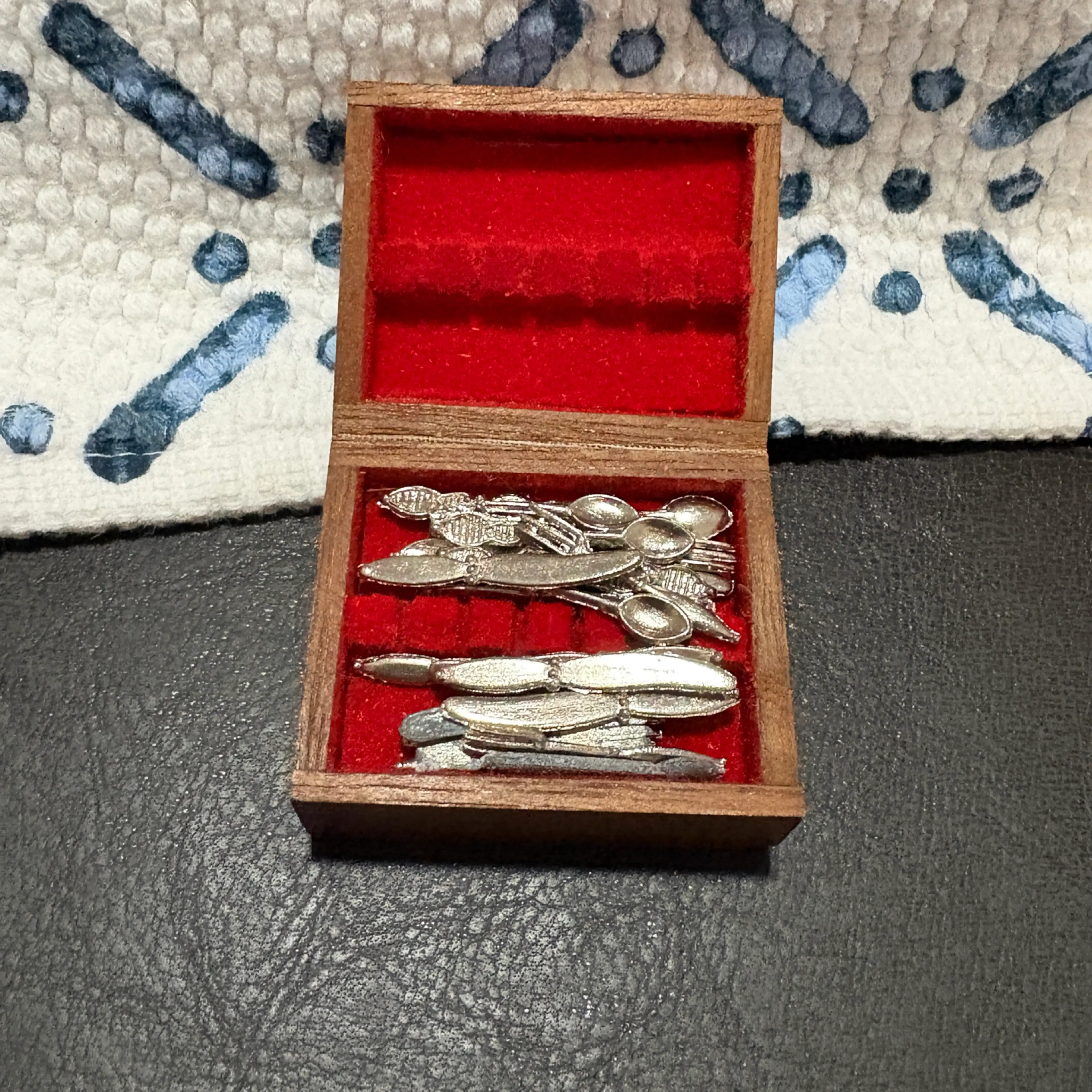 Image 2 of 4