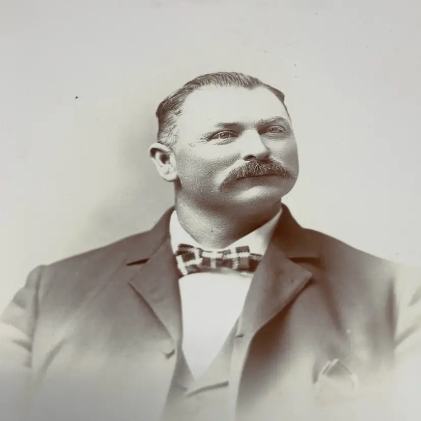 Antique Cabinet Card Photograph!