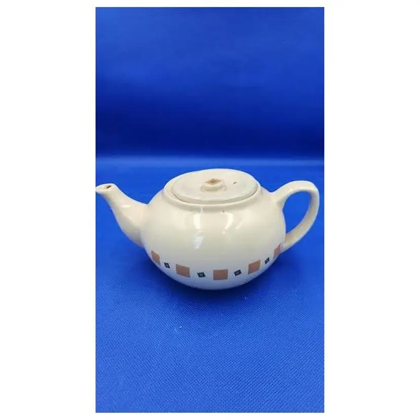 LIZ CLAIRBONE TEA POT