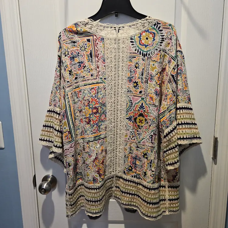 Democracy Floral Embroidered Kimono Knit Medium Open Front Bohemian