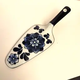 Ceramic blue and white floral pie server. No chips or cracks.