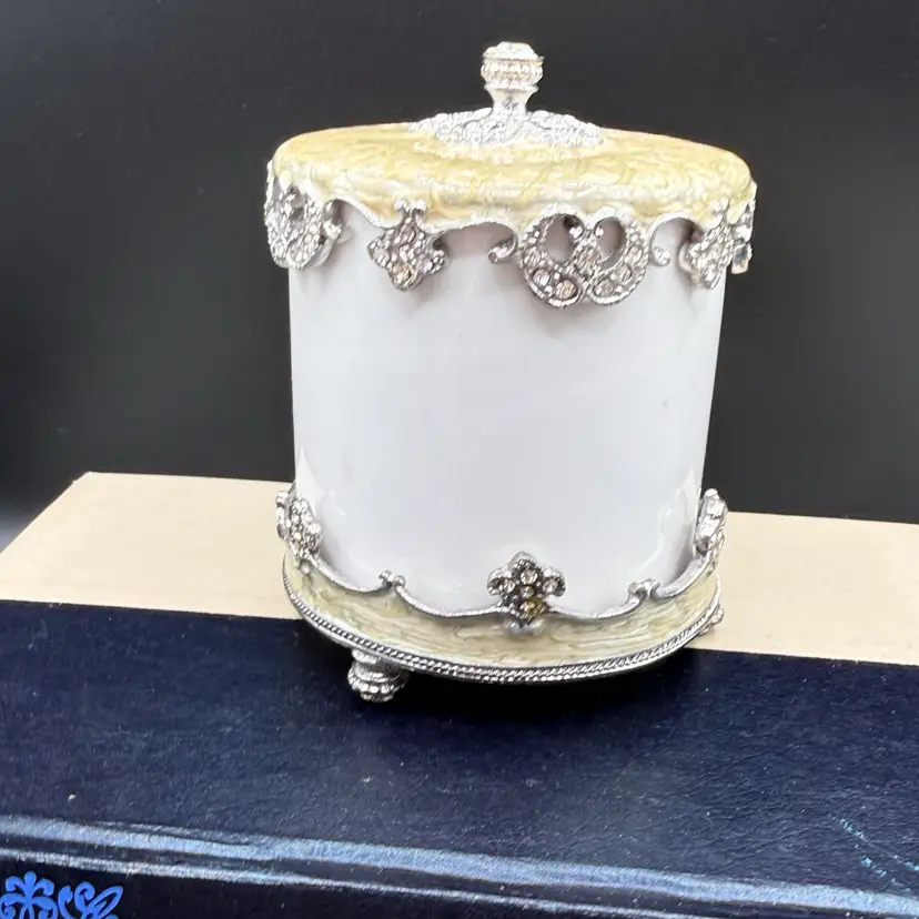 🐞Vtg Enamel Porcelain Footed Vanity Jar w/ Rhinestones Silver Filigree Trim 4x3”