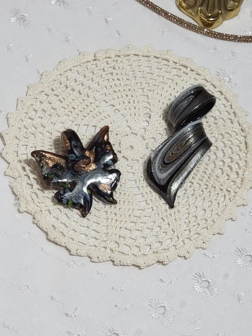 2 glass pendants