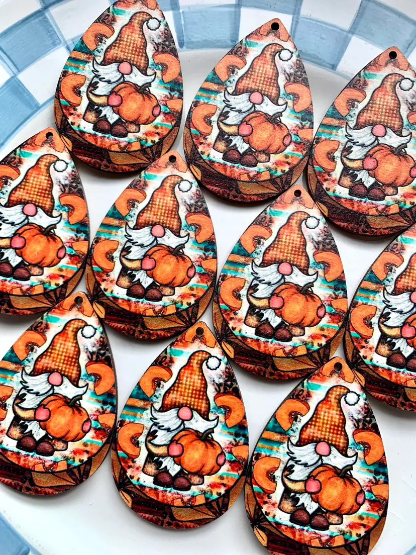 10 Autumn Gnome with Pumpkin Pendants