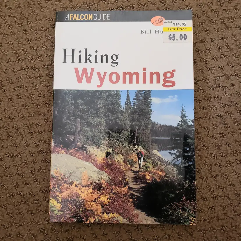 Hiking Wyoming 224 pages by Bill Hunger A FALCON Guide PB 1992 5th Print Vintage