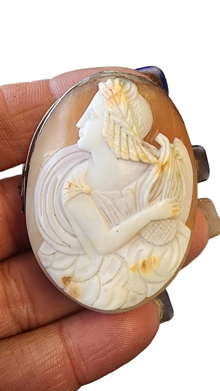 Antique 10kt Left Facing Harp Cameo Brooch (A2930)