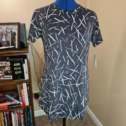 LuLaRoe Mitzi Small Black and White Geometric Tunic Top with Pockets