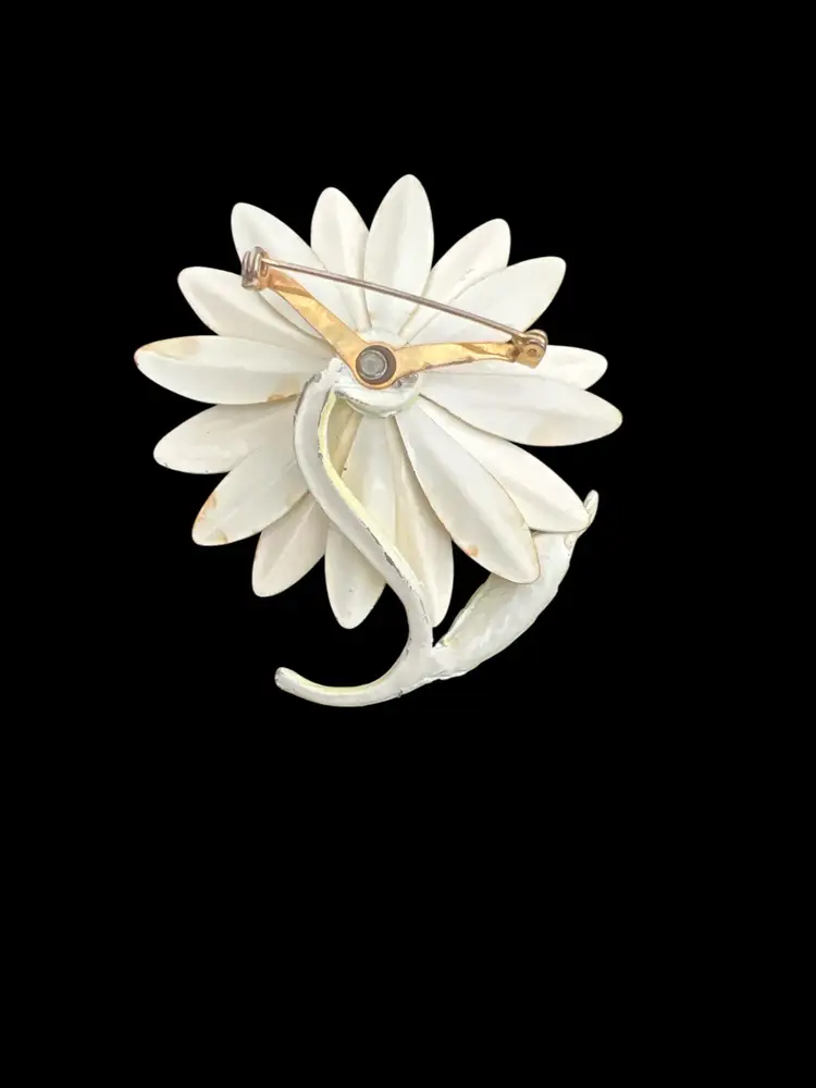 Vintage Daisy Flower Yellow & White Enamel Stem Leaf Textured Center Brooch