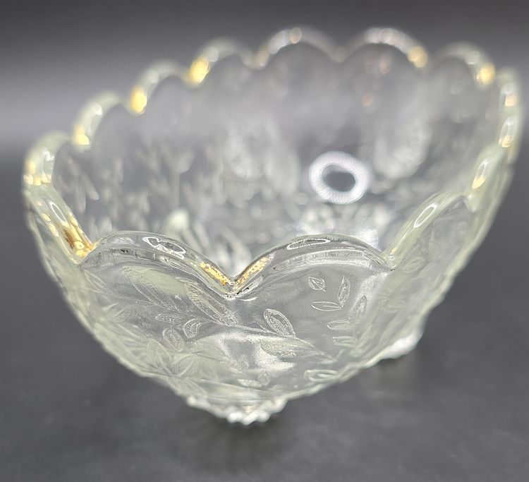 Vintage Clear Glass Bowls with Gold Trim – Floral & Basket-Weave Etching – Elegant Scalloped Edge – Set of 2