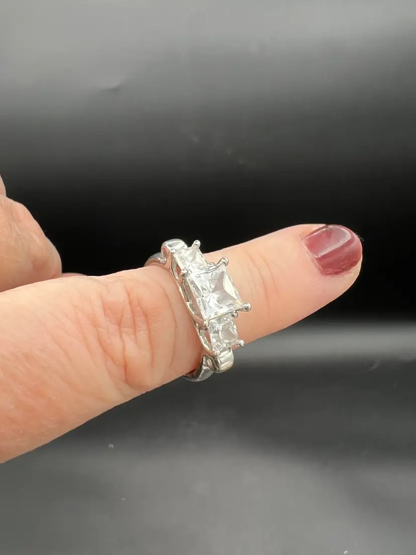 Silver Tone Ring With Rhinestones Size 5.75