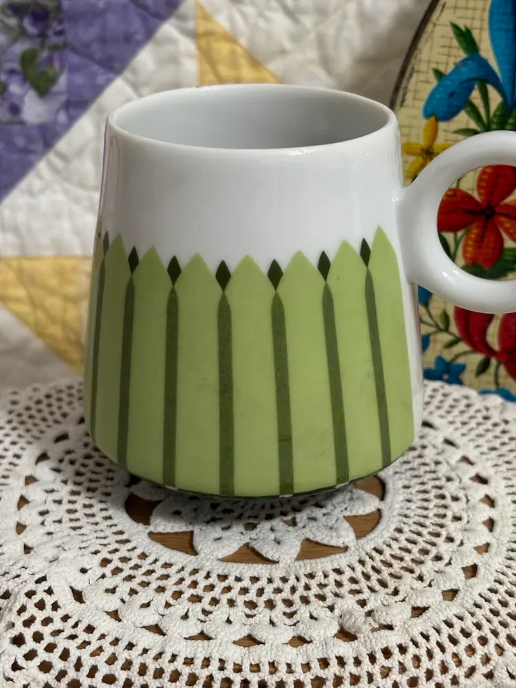Vtg MCM 1960’s Atomic Shaped Mug Alternate Light Dark Green Stripes
