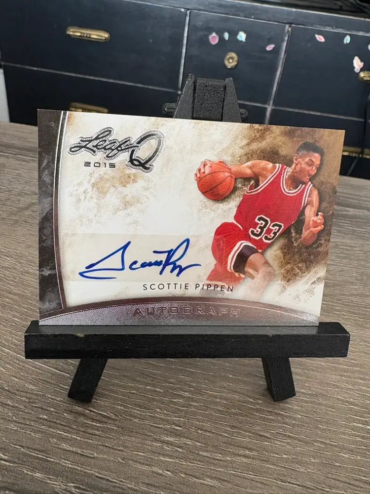 Scottie Pippen Leaf Q Auto Autograph NBA Basketball Card Chicago Bulls (A2)