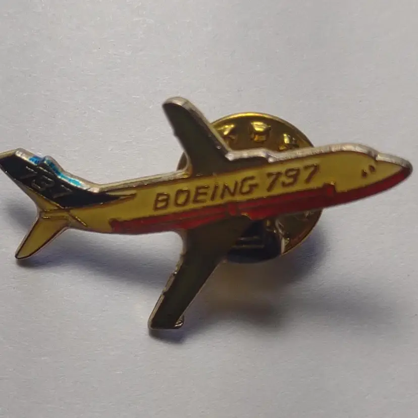 Boeing 737 Enamel Badge Pinback Airplane Aircraft Jet Plane Vintage UNUSED B1968