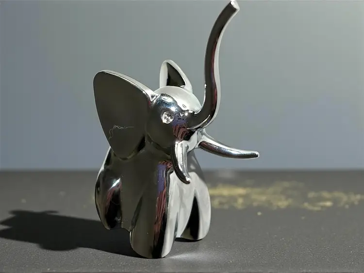 Umbra Zoola Elephant Ring Holder