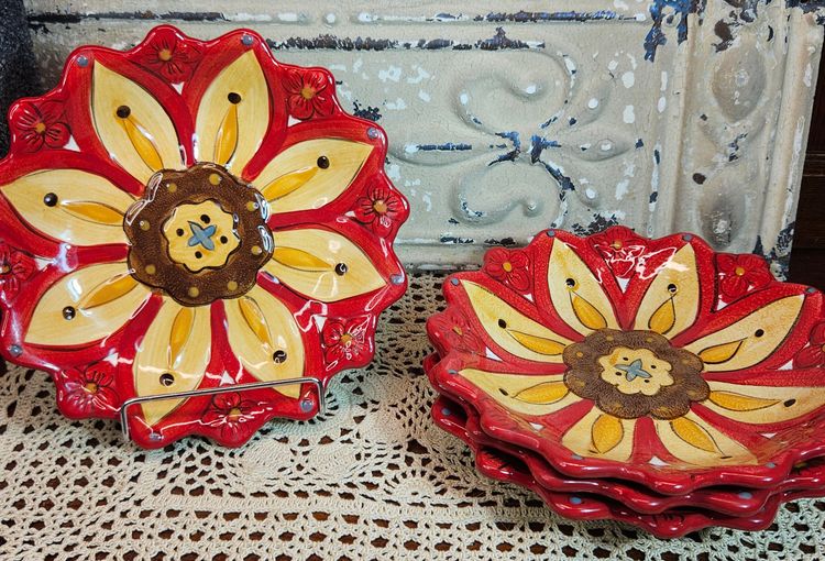 Set of 4 Pier 1 Imports Carynthum Flower Petal Shaped Salad Plates 8"