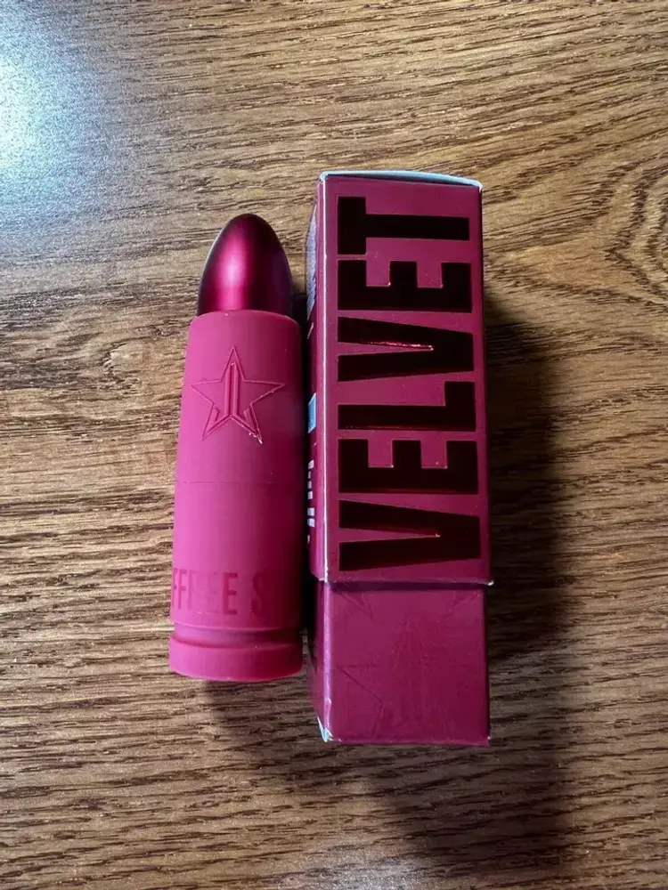 Jeffree Star Velvet Trap Lipstick "Entrapment"