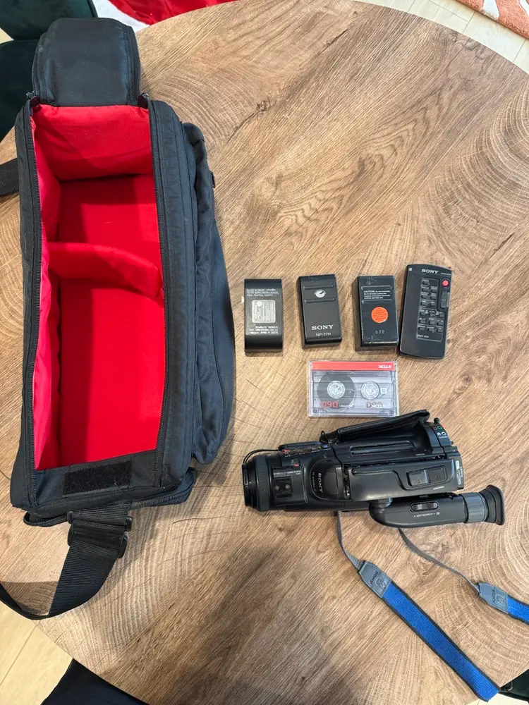 Sony CCD-FX510 Handycam Video 8 Camera Recorder (For Parts Or Repair)