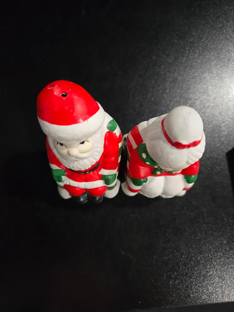 Vintage ceramic Mr & Mrs Claus Salt & Pepper