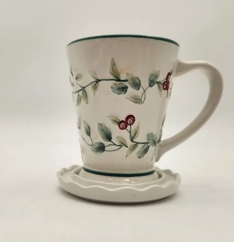 Pfaltzgraff Winterberry Covered 12 Oz. Mug Ceramic Embossed Discontinued Vintage