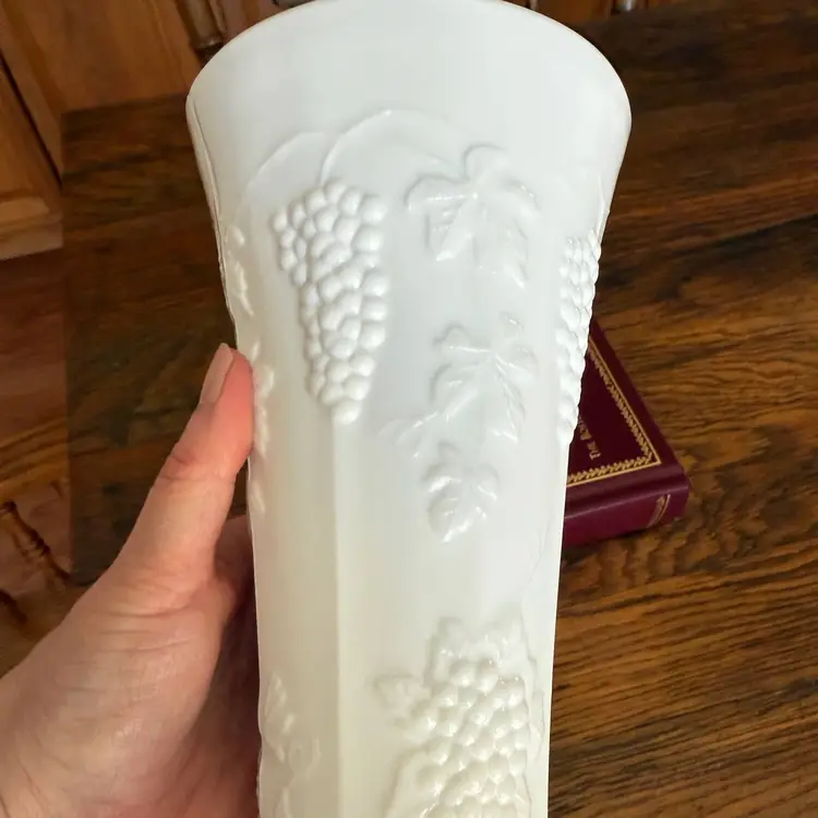 Vintage Milk Glass Vase – Indiana Glass Harvest Grape Pattern – 9.5 Inch Pedestal Vase – Mid Century White Glass Home Décor