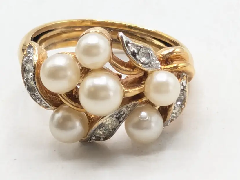 Vintage Avon Gold Tone Rhinestone and Faux Pearl Cluster Ring with Box