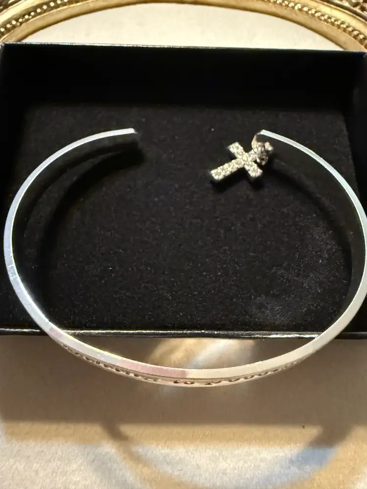 Vintage NOS AVON Silver Tone Bracelet