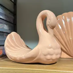 Vintage Andre Richard Sofia Swan Towel Holder Pink Vintage 1980s Korea