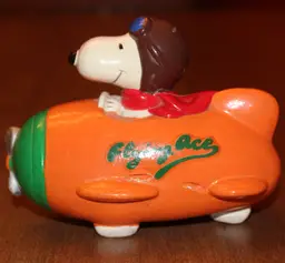 Snoopy Flying Ace Bank by Determined Productions 1977 (w/copyright 1965)