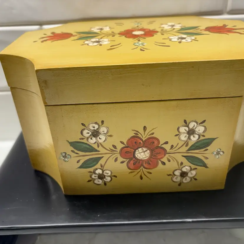 Vintage Hand-Painted Folk Art Jewelry Box – Mustard Yellow Toleware Floral