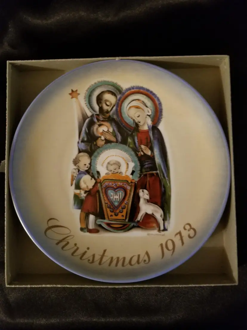 #236 1973 Sister Berta Hummel 8" Christmas Plate
