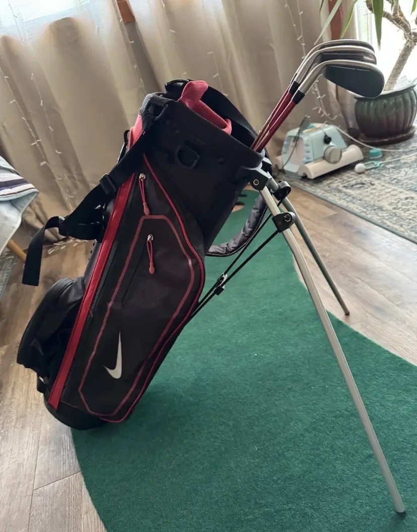 Nike VRS Red Kids Jr RH Youth Golf Club Set w/Matching Dual Strap Stand Bag