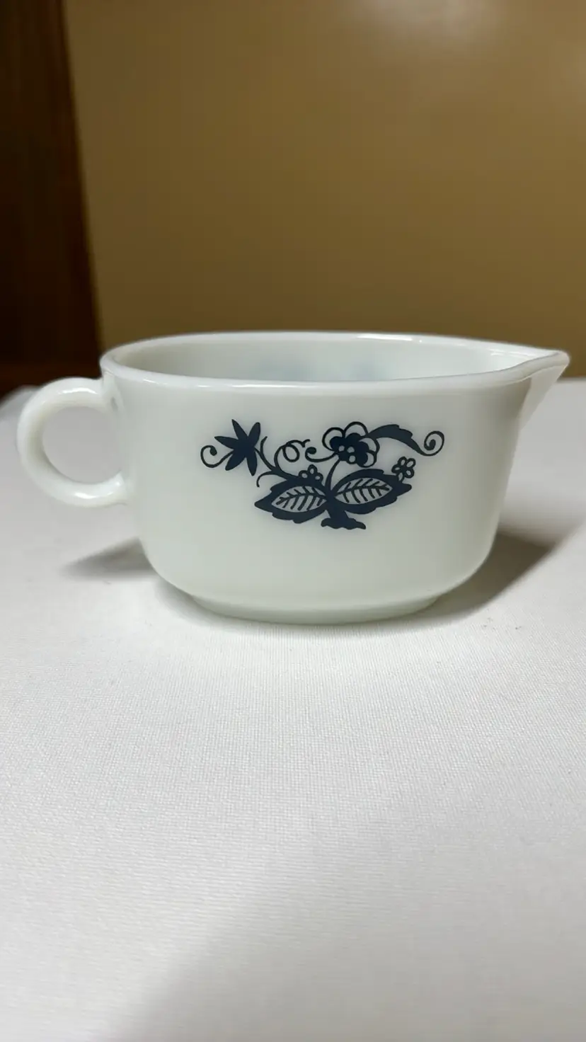 PYREX Old Town Blue Onion Gravy Sauce Boat 77-B