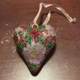 255. Vintage 3D Large Puffy Cloisonné Heart Pendant Floral